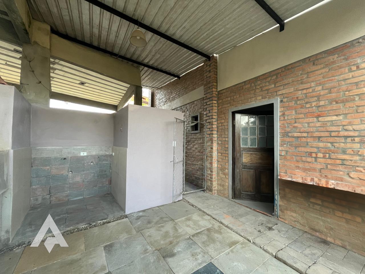 Casa com dois dormitórios para locação no bairro Fidélis! — foto 2