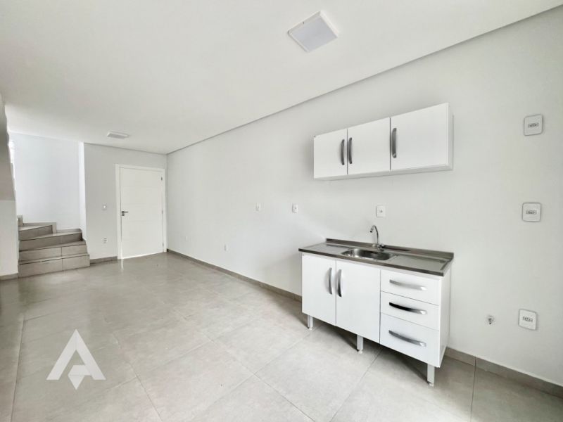 Sobrado com 2 suítes para locação no bairro Boa Vista! — foto 4