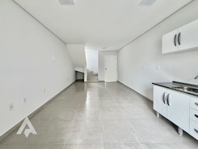 Sobrado com 2 suítes para locação no bairro Boa Vista! — foto 3