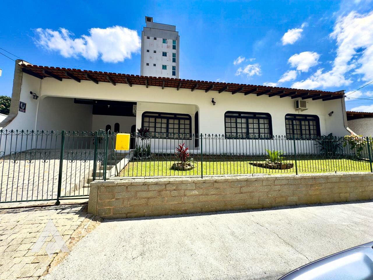 Casa plana com 3 dormitórios à venda no bairro Itoupava Seca! - foto 1