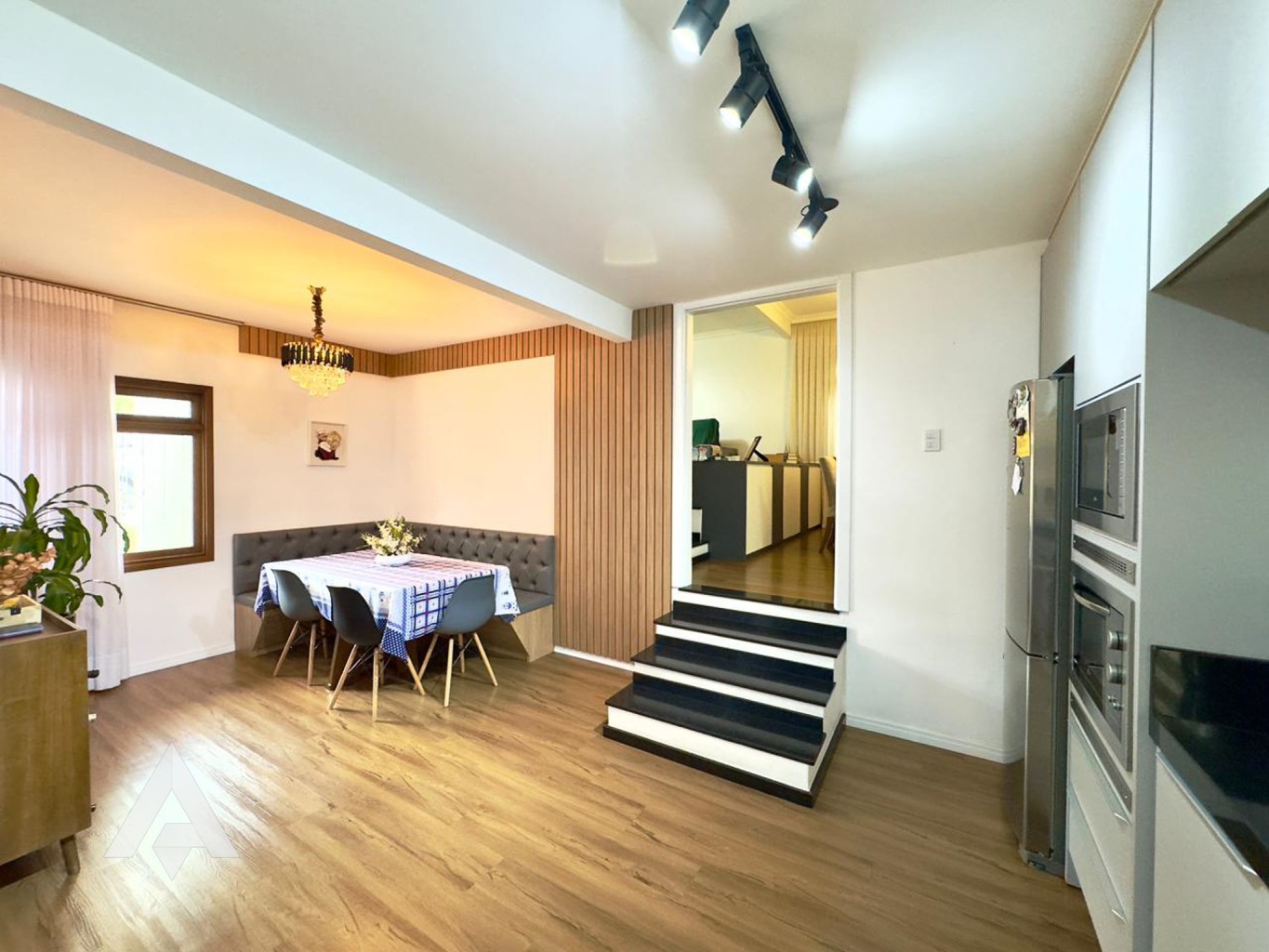 Casa com 3 dormitórios e piscina, a apenas 350 metros do Parque Vila Germânica no bairro Velha! — foto 4