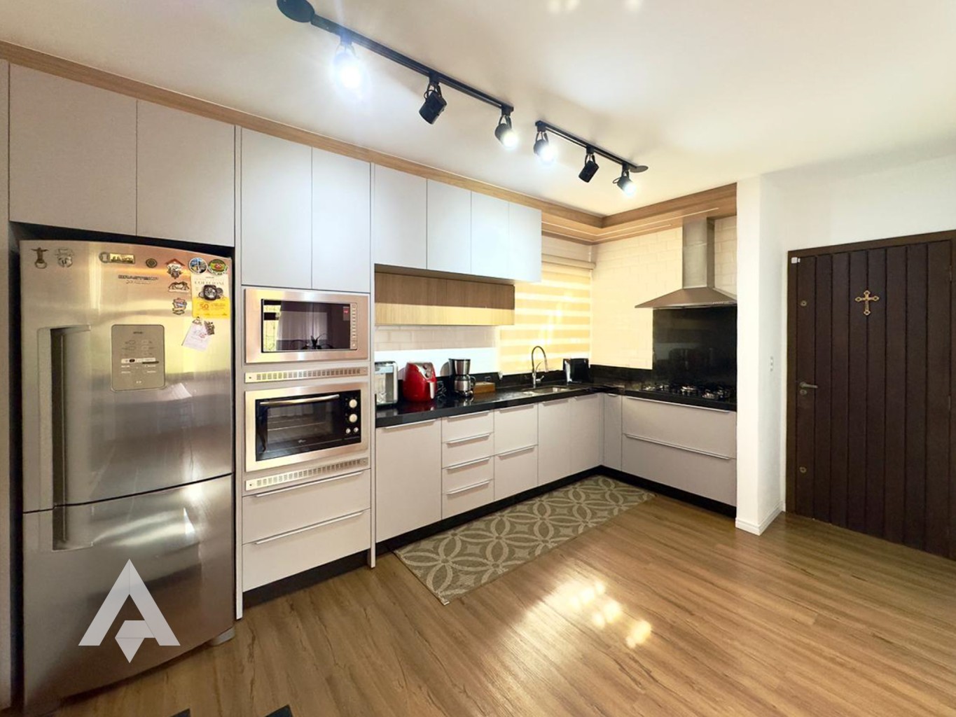 Casa com 3 dormitórios e piscina, a apenas 350 metros do Parque Vila Germânica no bairro Velha! — foto 2