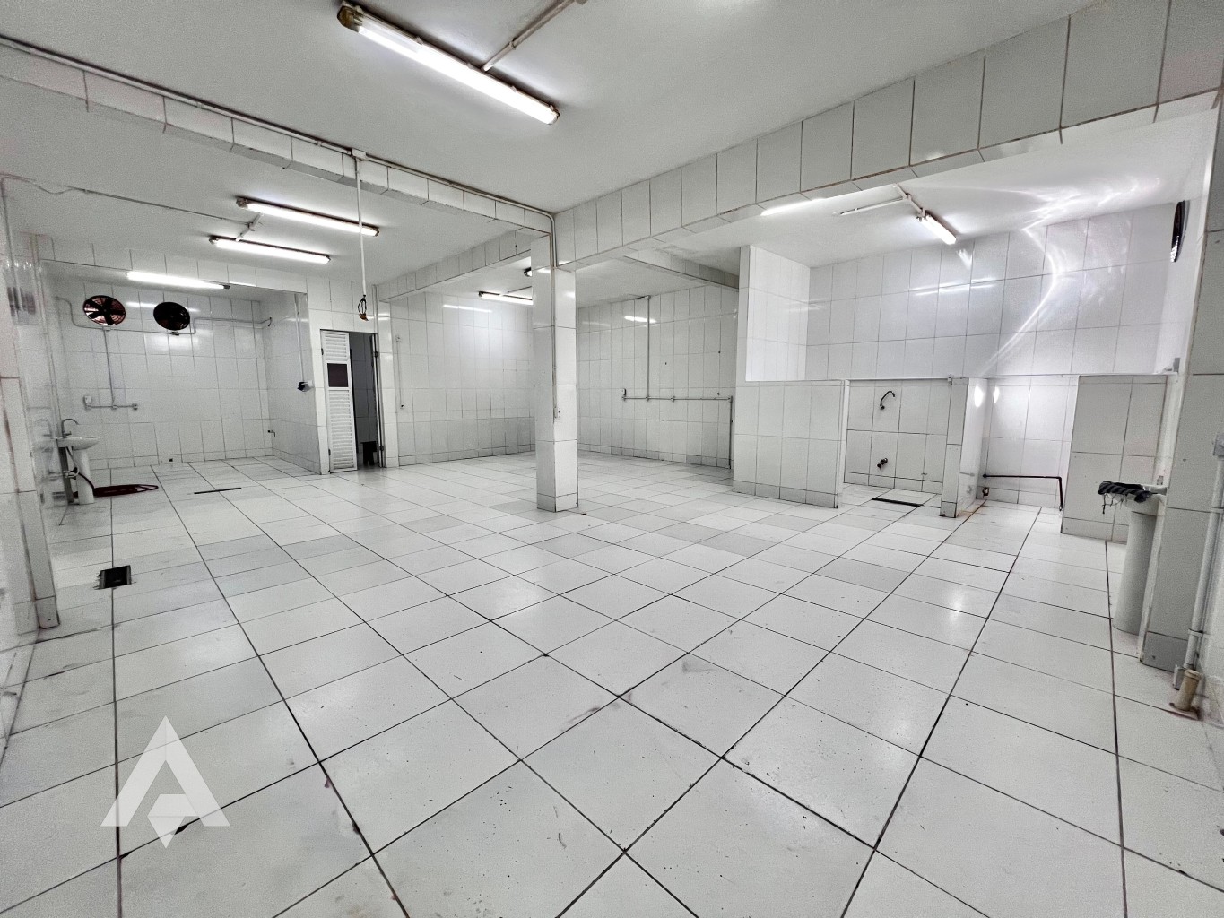 Sala comercial térrea de 220m para locação por R$ 5.000,00 - Bairro Vila Nova - Blumenau/SC — foto 3