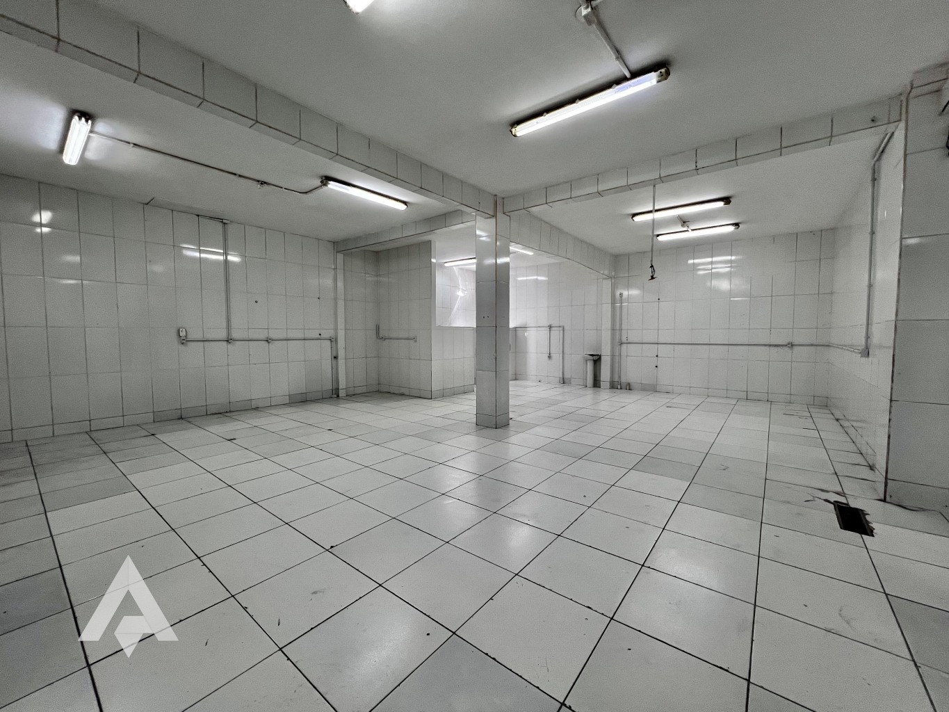 Sala comercial térrea de 220m para locação por R$ 5.000,00 - Bairro Vila Nova - Blumenau/SC — foto 2