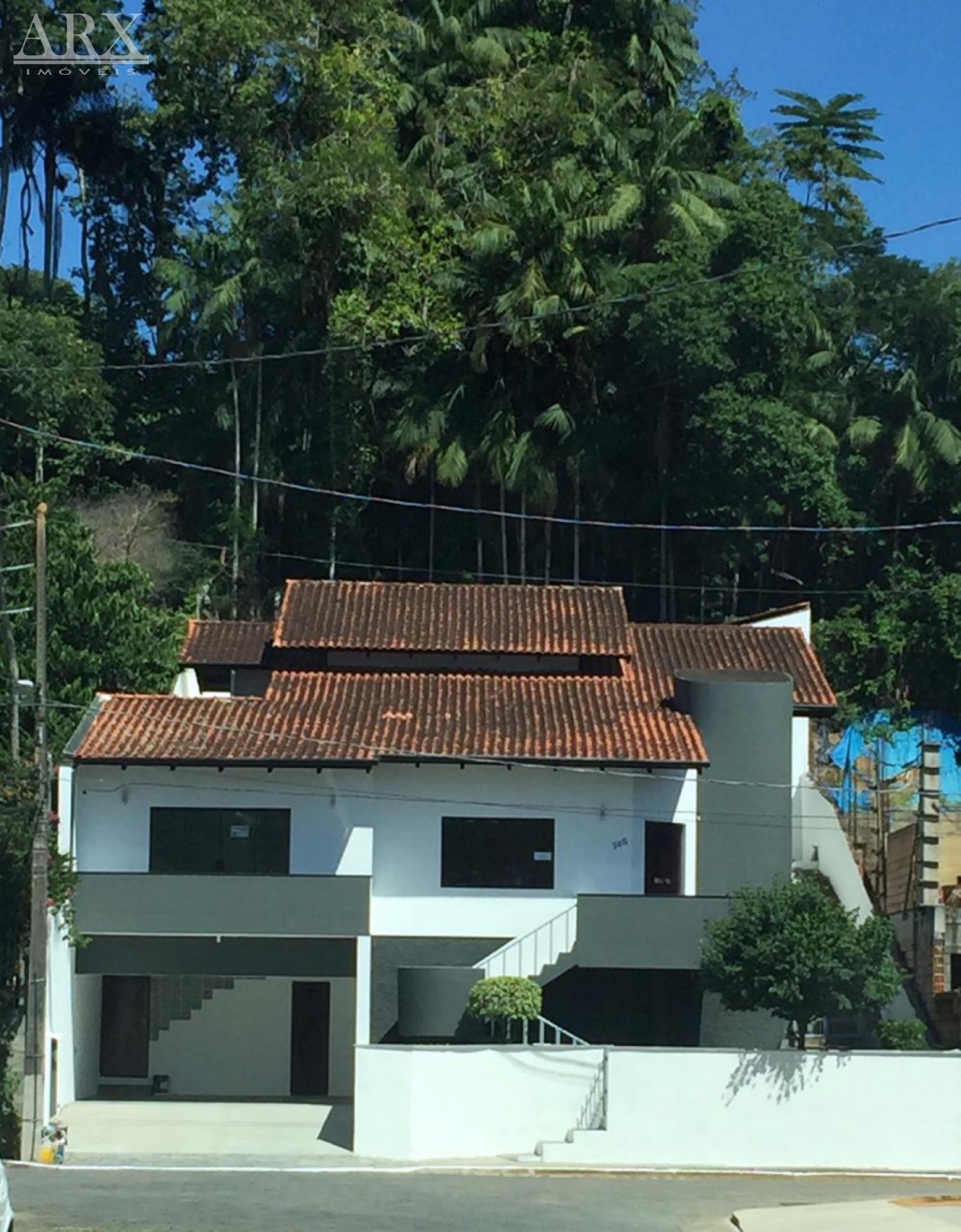 Casa com 2 pavimentos e piscina na Escola Agrícola - foto 1