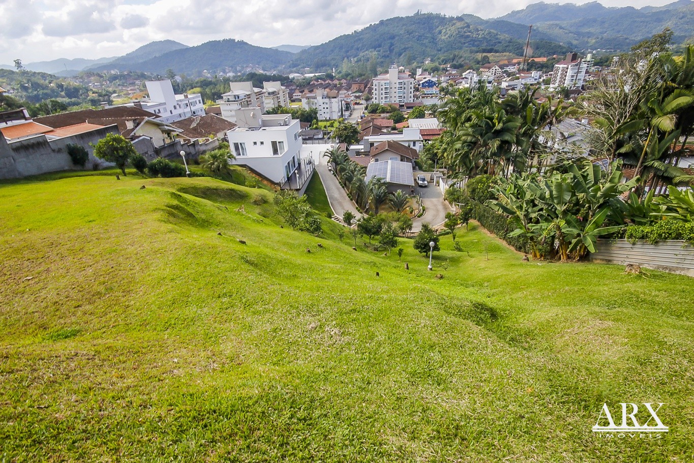 Ativo raro no centro de Pomerode 2.300m + residência completa — foto 2