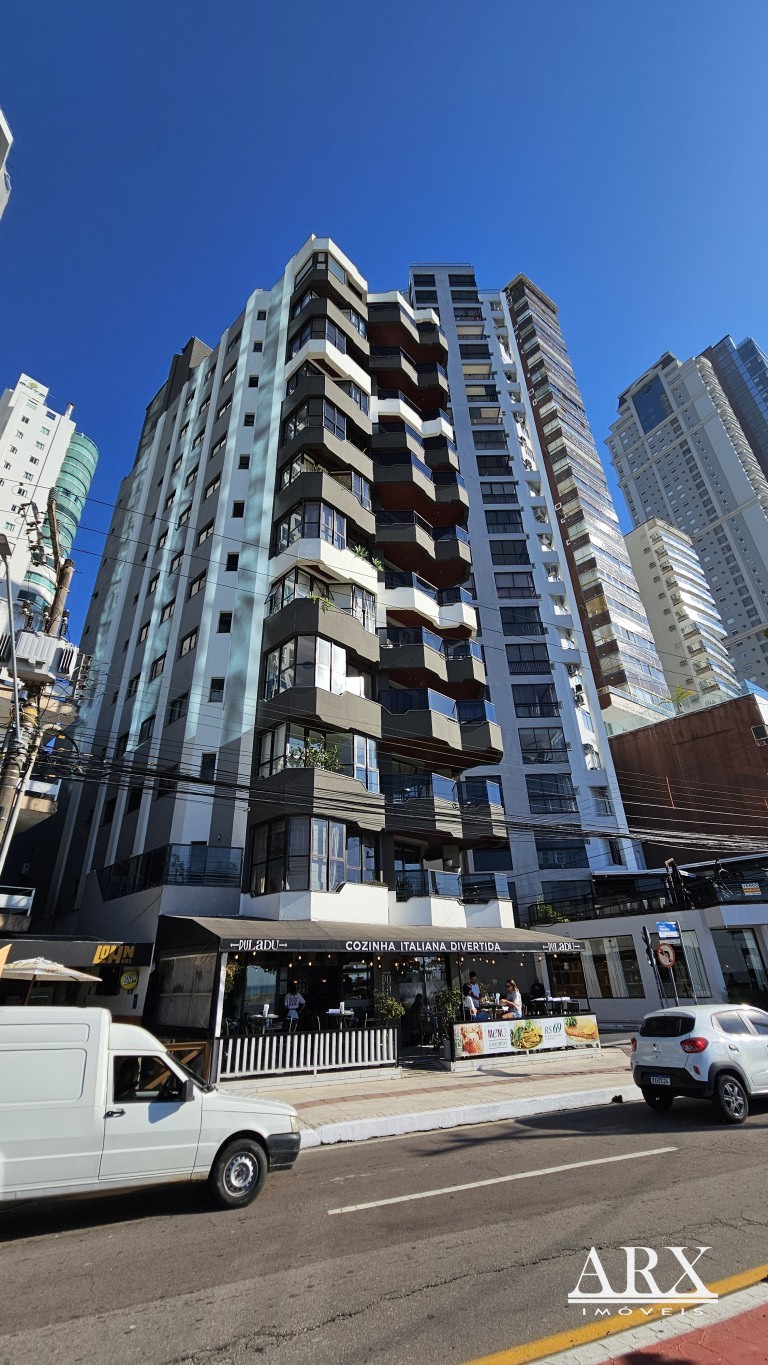 Amplo apartamento na barra sul, com vista cinematográfica para o mar de Balneário Camboriú. - foto 1