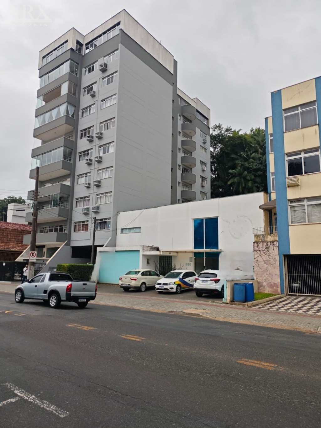 Ampla casa comercial localizada ao lado do SENAC, na Ponta Aguda - foto 1