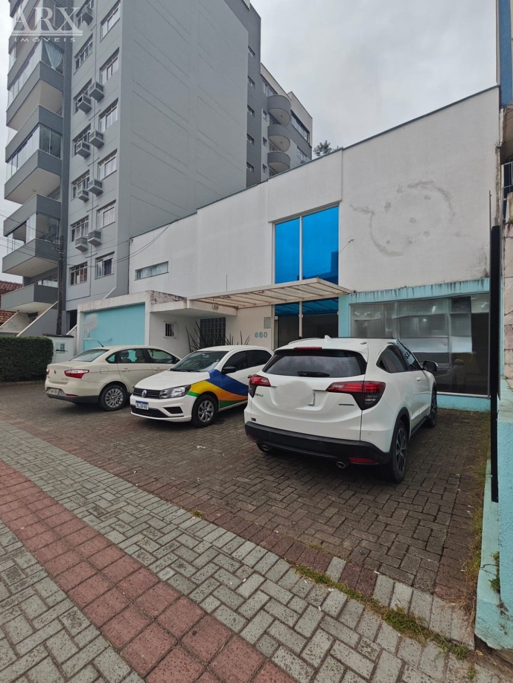 Ampla casa comercial localizada ao lado do SENAC, na Ponta Aguda — foto 3