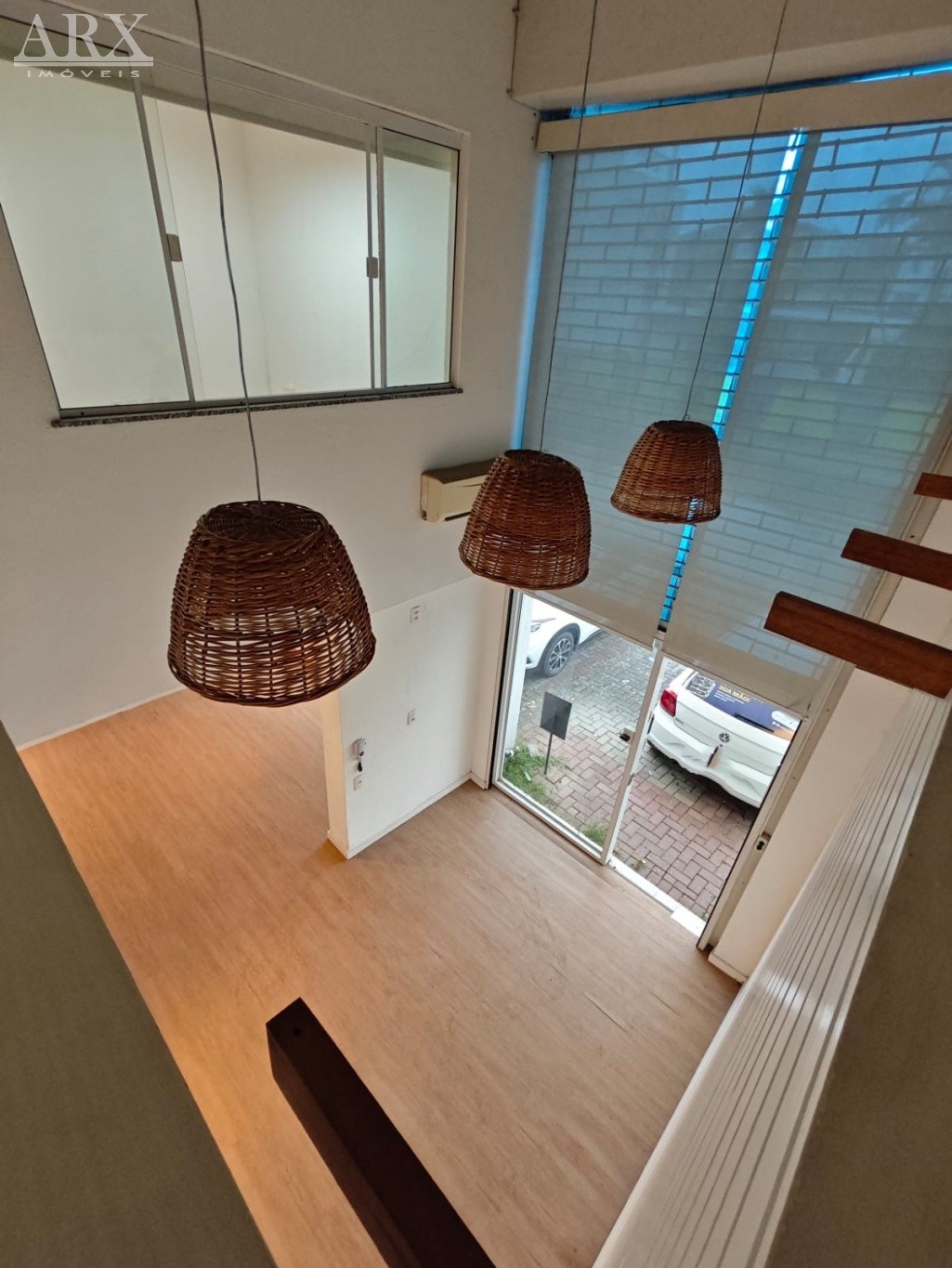 Ampla casa comercial localizada ao lado do SENAC, na Ponta Aguda — foto 4