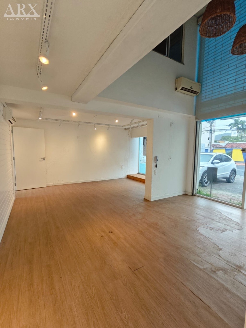 Ampla casa comercial localizada ao lado do SENAC, na Ponta Aguda — foto 7