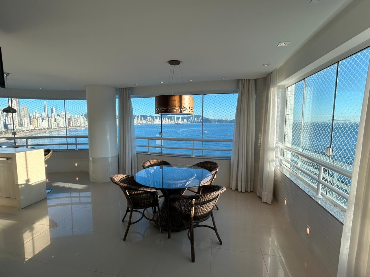 Apartamento Frente Mar para Locação - na Barra Sul em Balneário Camboriú - foto 1
