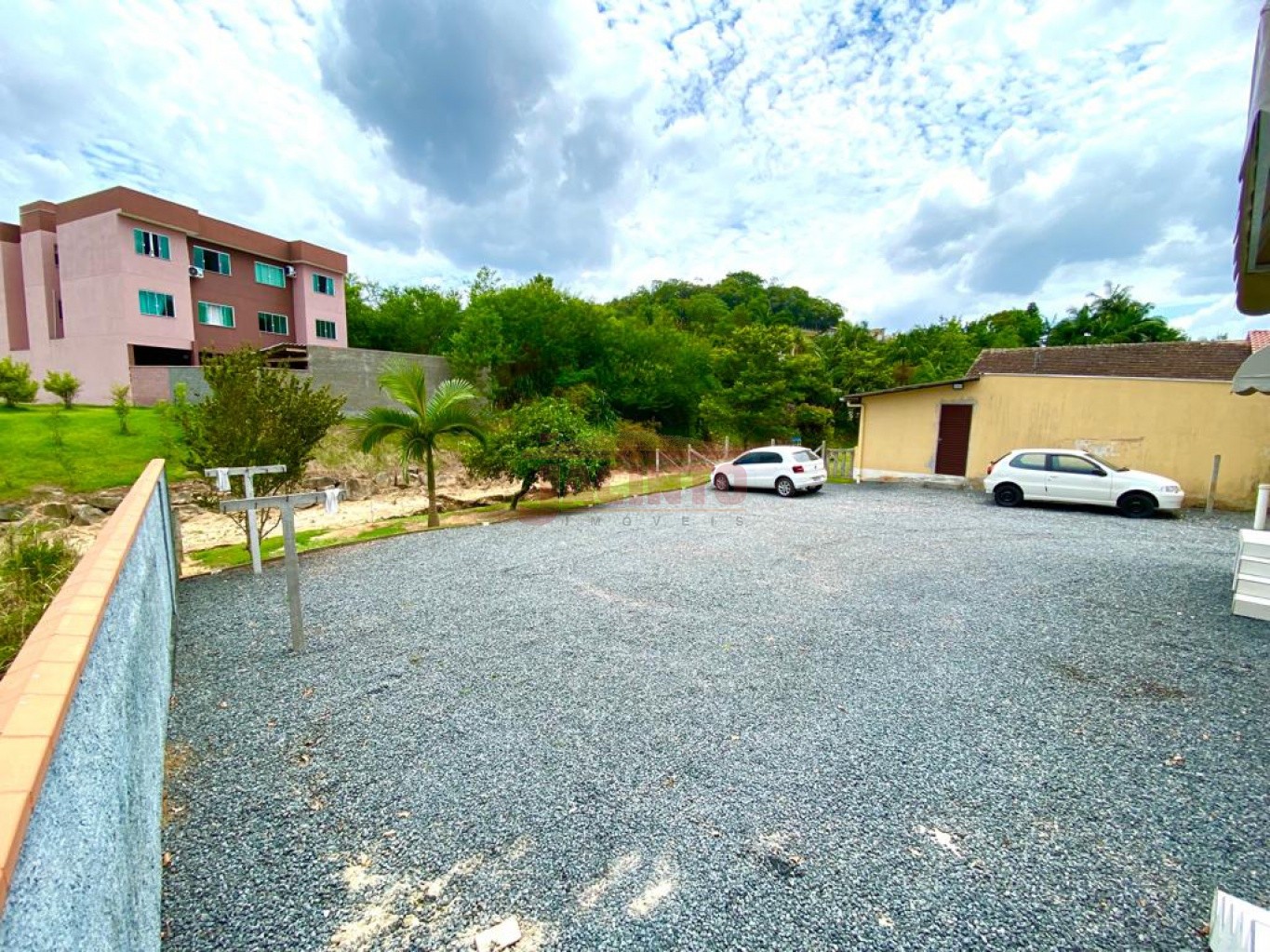 Parte externa / Estacionamento