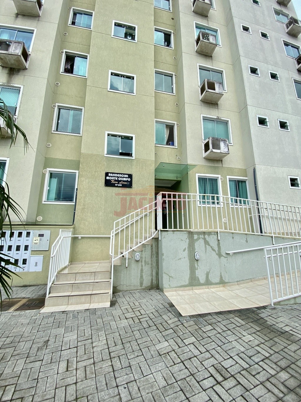 Apartamento com 2 dormitórios sendo 1 suíte, sacada com churrasqueira e 2 vagas de garagem, no bairro Itoupavazinha. — foto 3