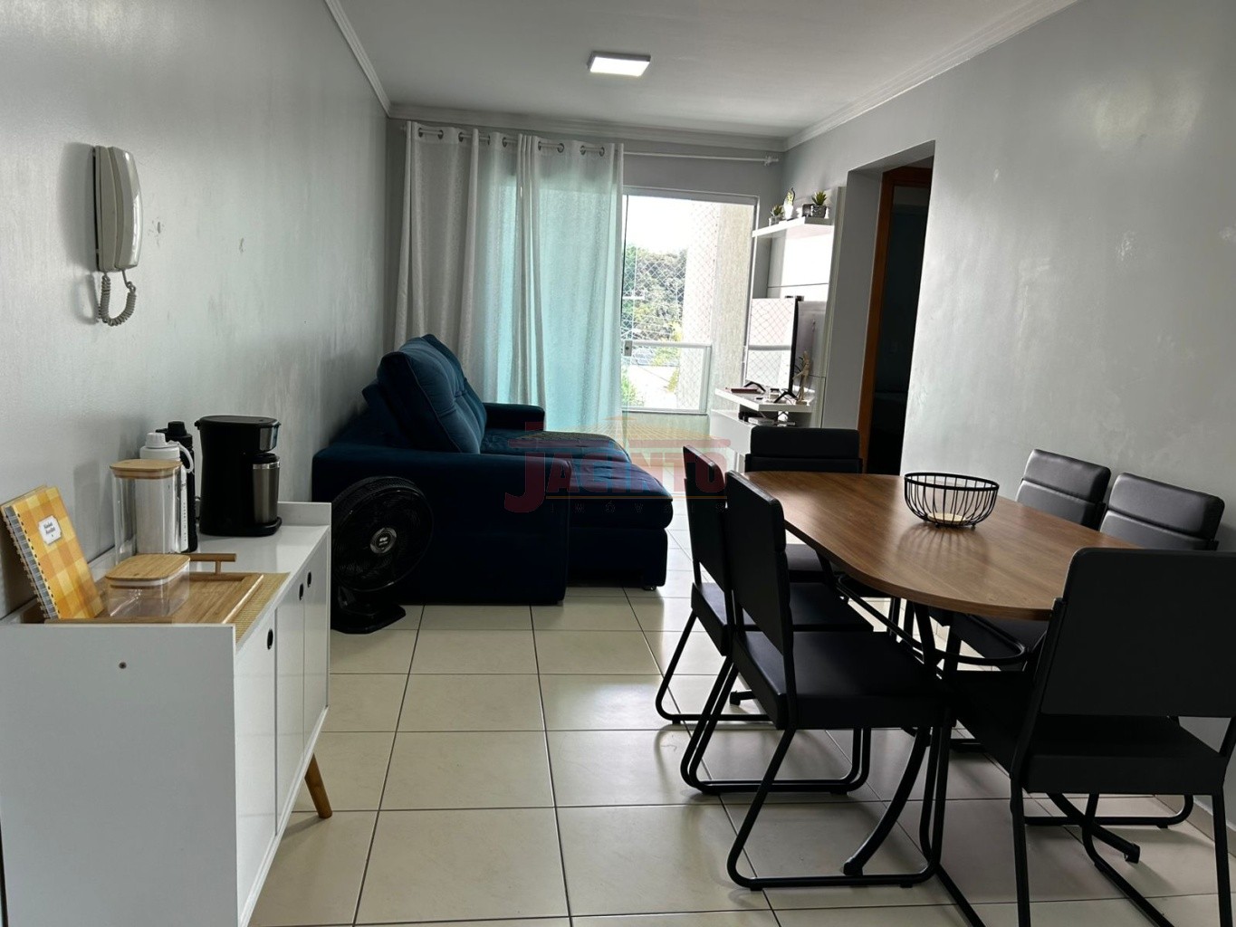 Apartamento com 2 dormitórios sendo 1 suíte, sacada com churrasqueira e 2 vagas de garagem, no bairro Itoupavazinha. — foto 4