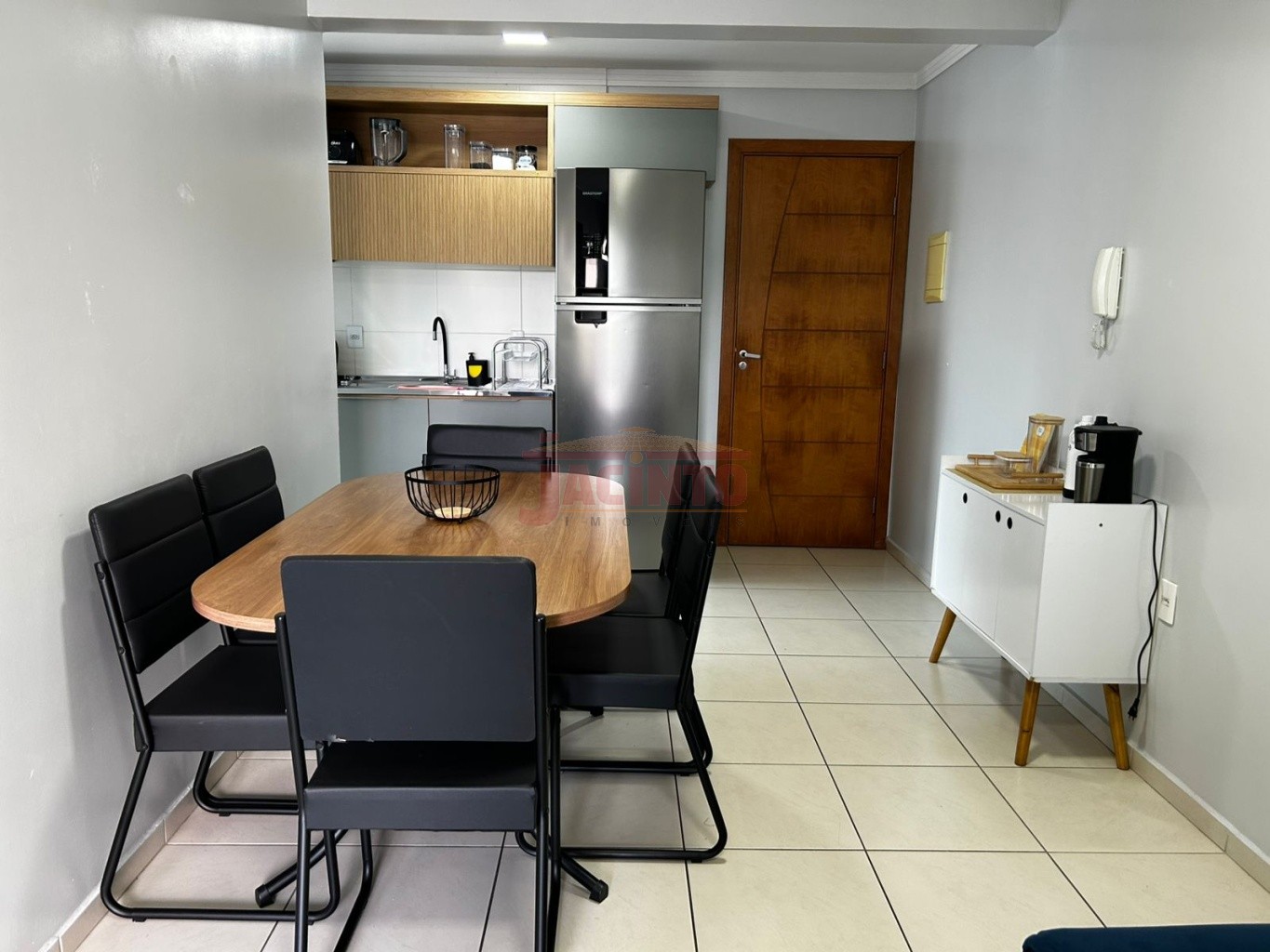 Apartamento com 2 dormitórios sendo 1 suíte, sacada com churrasqueira e 2 vagas de garagem, no bairro Itoupavazinha. — foto 7
