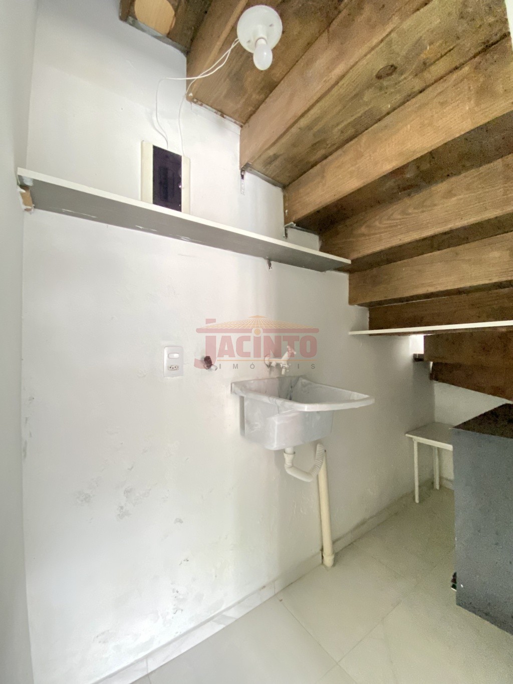 Sobrado semi mobiliado com 2 dormitórios ambos com sacada, no bairro Fortaleza Alta. — foto 4