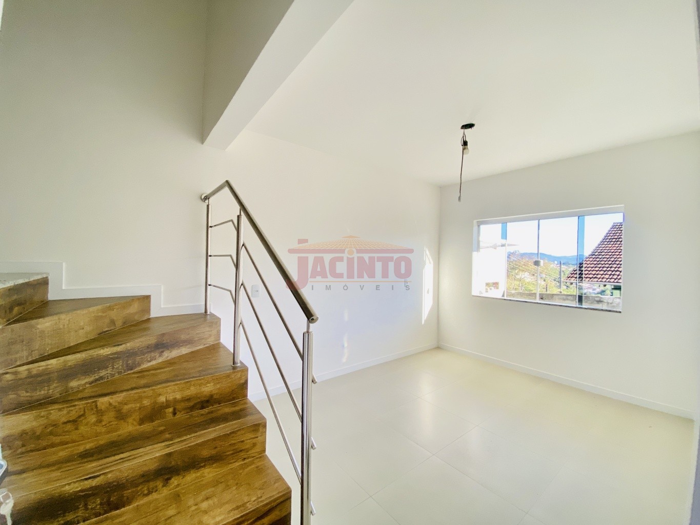 Sobrado novo com 3 dormitórios sendo 1 suíte no Bairro Fortaleza Alta. — foto 3