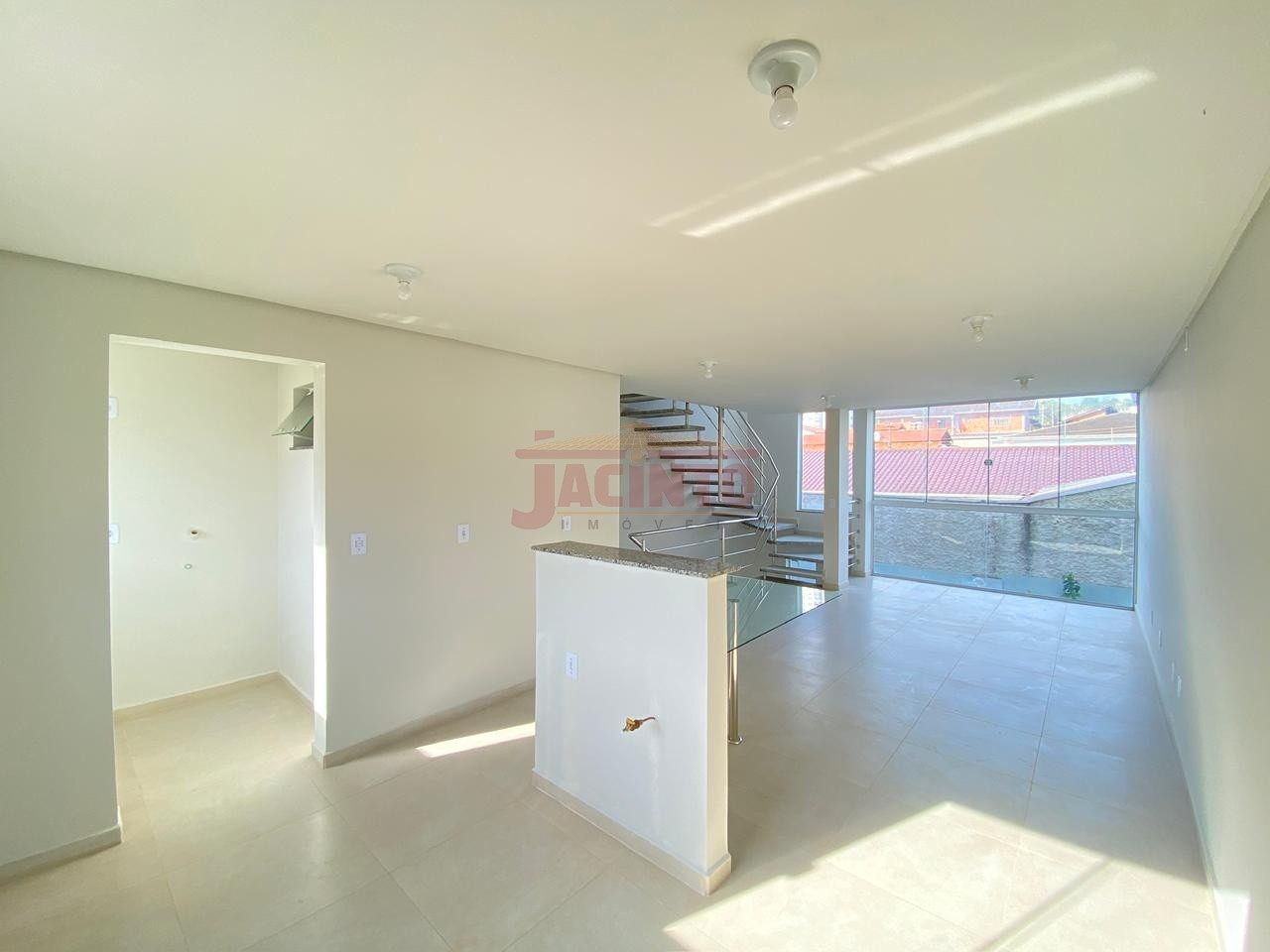 Sobrado triplex com 2 suítes no Bairro Água Verde. — foto 4