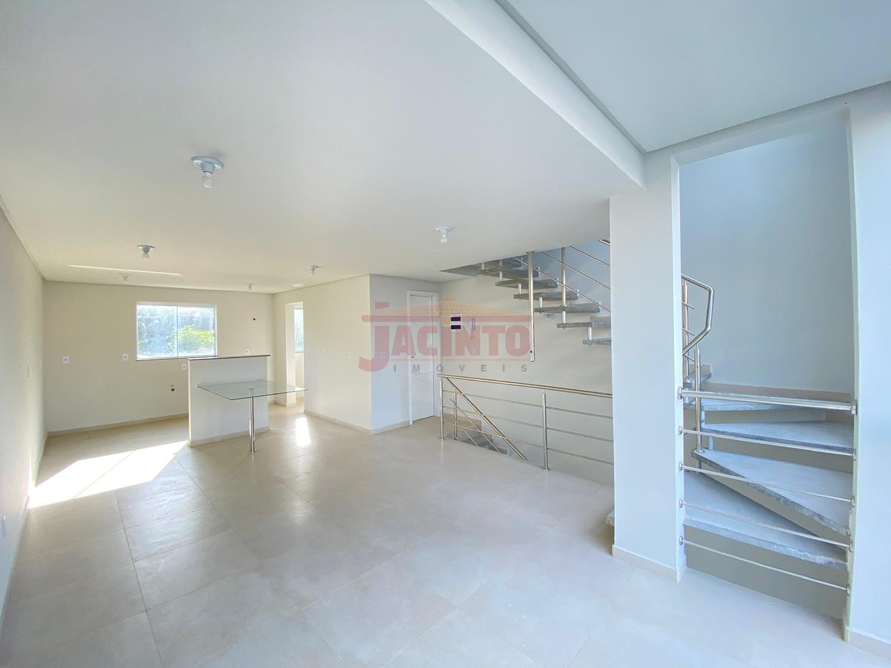 Sobrado triplex com 2 suítes no Bairro Água Verde. — foto 6