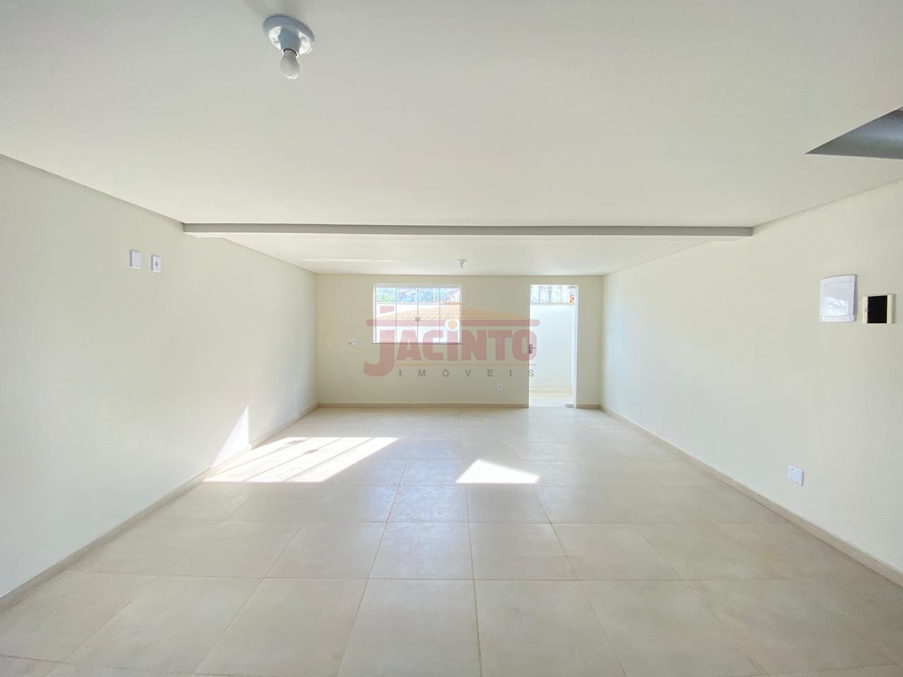 Sobrado triplex com 2 suítes no Bairro Água Verde. — foto 2