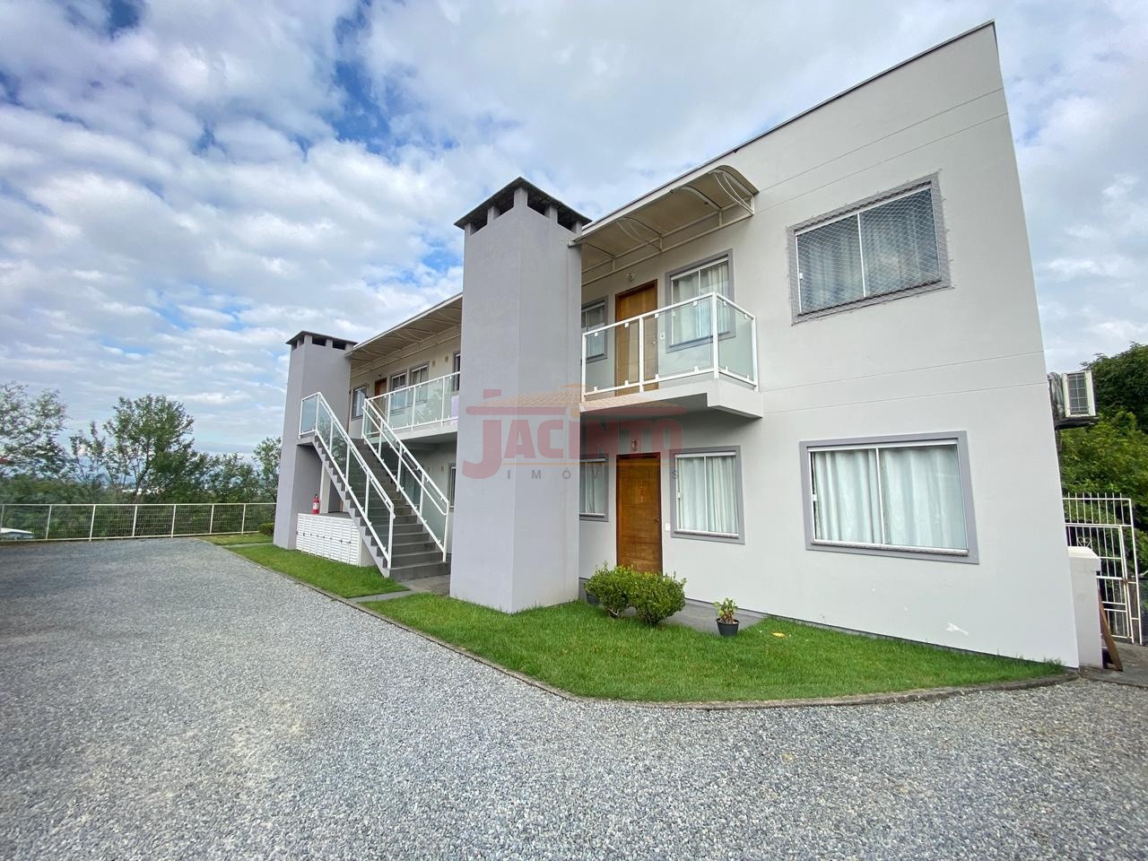 Apartamento semi mobiliado com 2 dormitórios no Bairro Itoupava Central. - foto 1