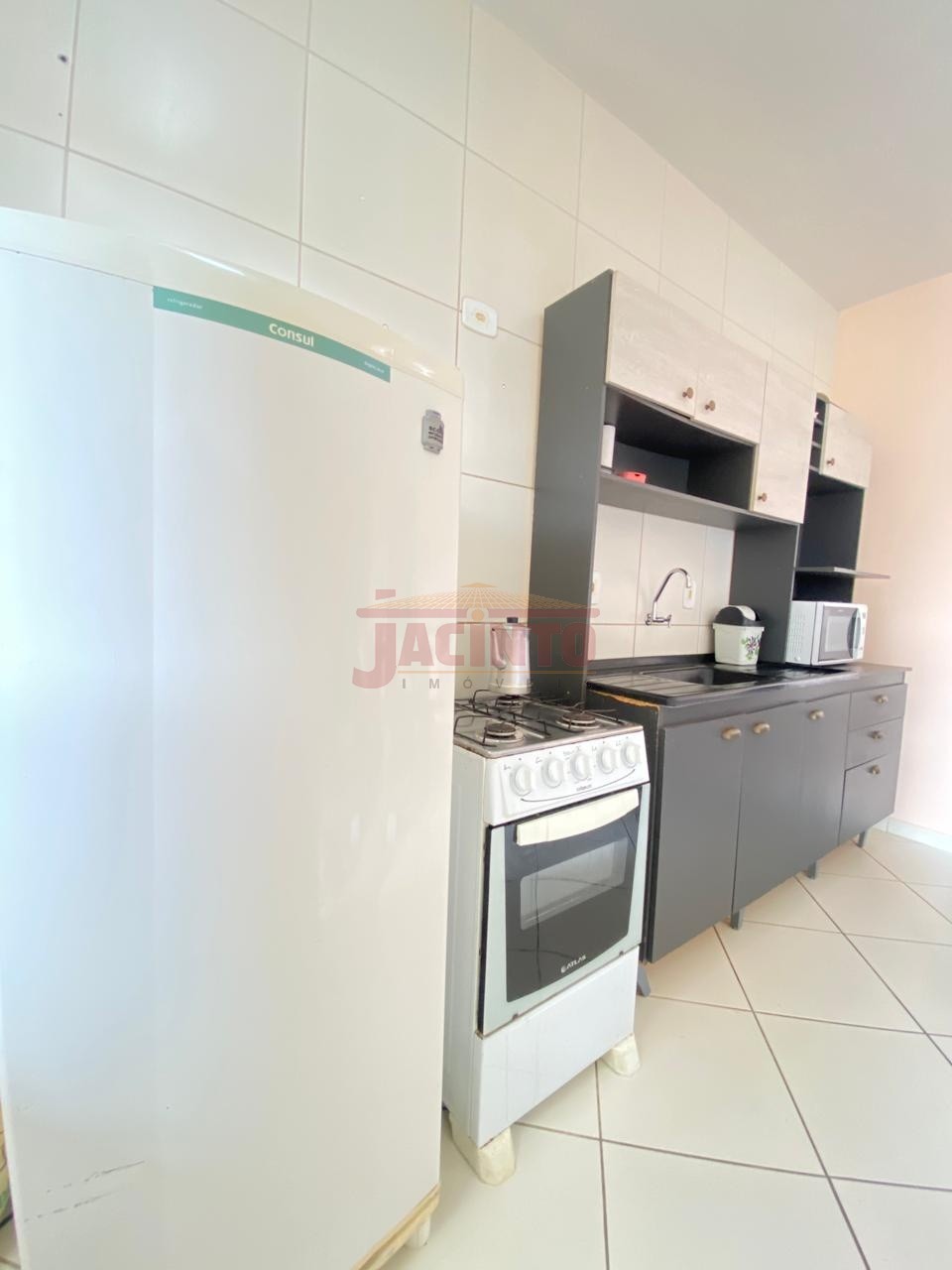 Apartamento semi mobiliado com 2 dormitórios no Bairro Itoupava Central. — foto 3