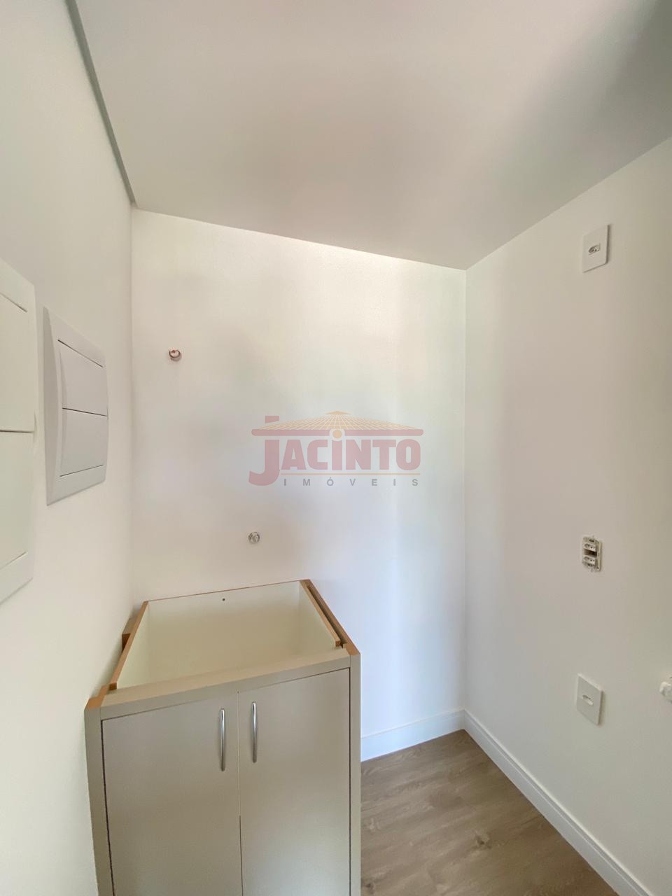 Apartamento semi mobiliado com 2 dormitórios no Bairro Garcia. — foto 4