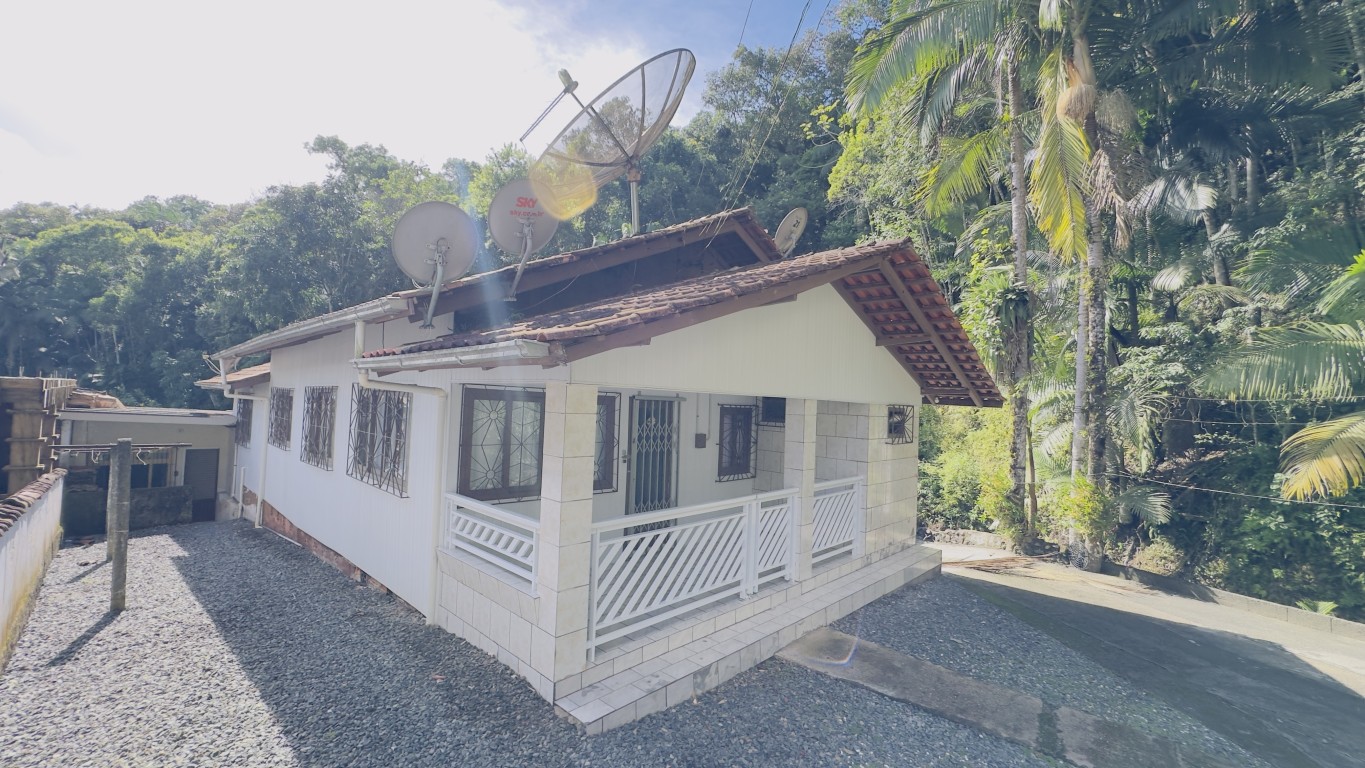 Excelente opção duas residências em um refúgio tanto para morar quanto para gerar renda com locação! - foto 1