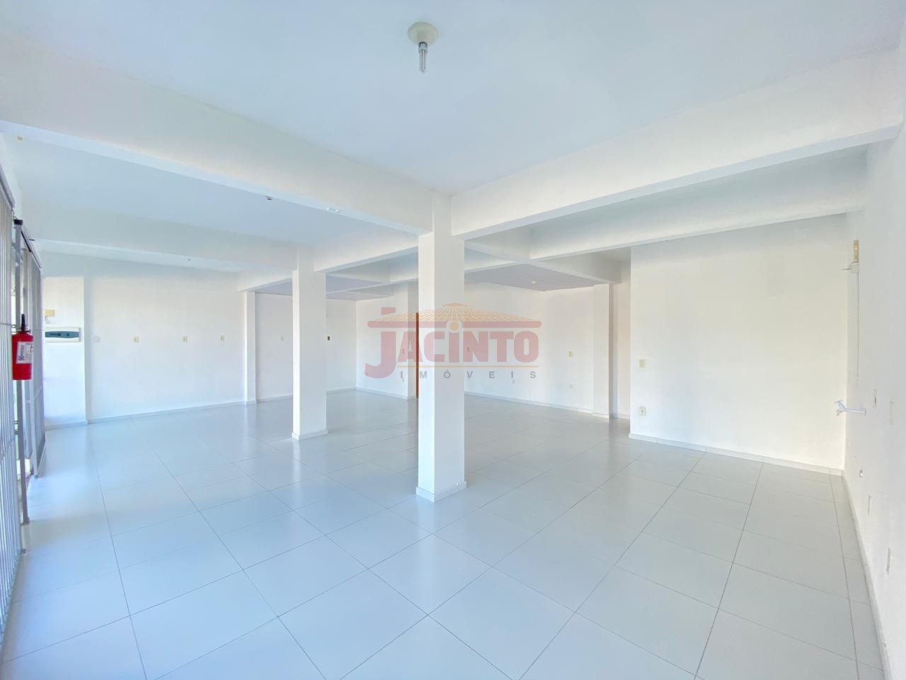 Sala comercial com aproximadamente 80 m no Bairro Fortaleza. — foto 2
