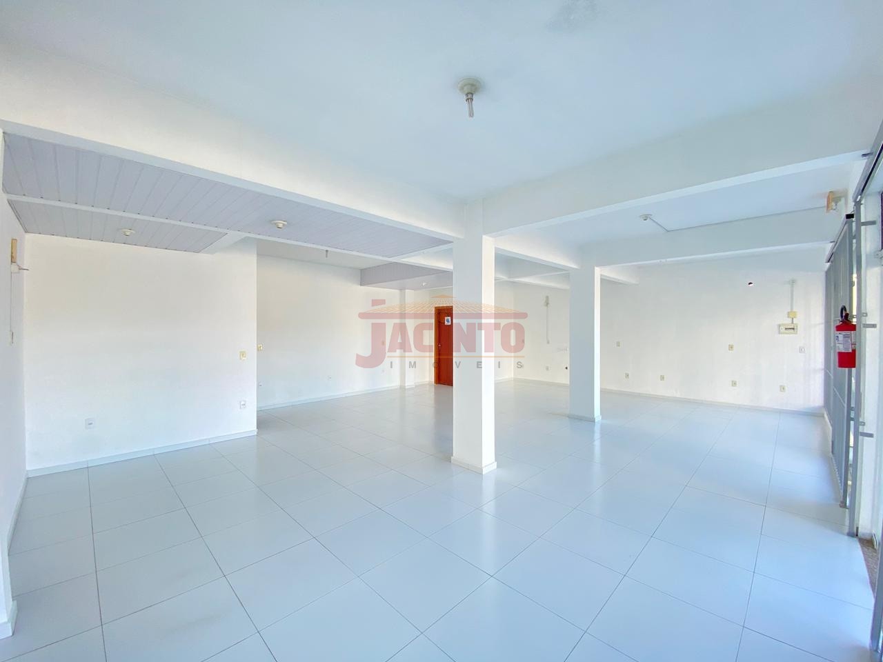 Sala comercial com aproximadamente 80 m no Bairro Fortaleza. — foto 3