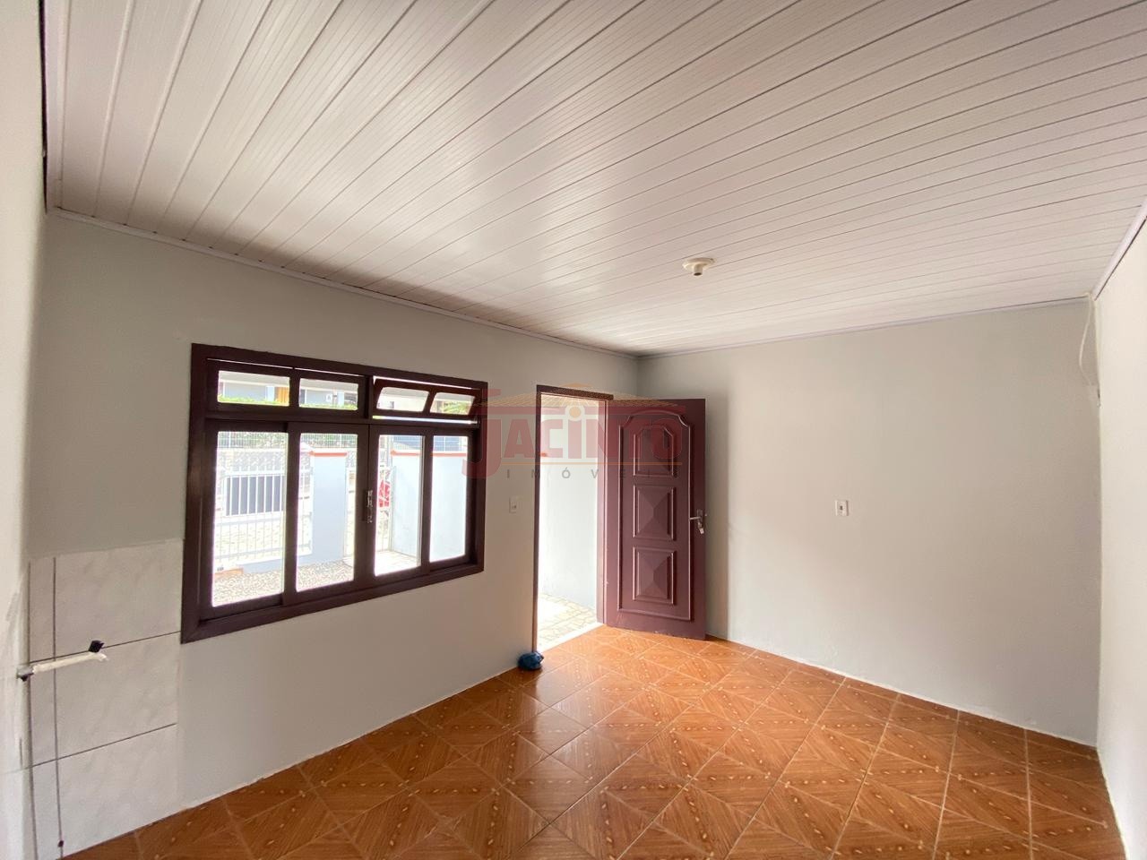 Casa de alvenaria geminada com 2 dormitórios no bairro Tribess. — foto 3