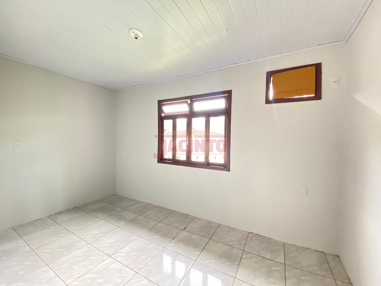 Casa de alvenaria geminada com 2 dormitórios no bairro Tribess. — foto 7