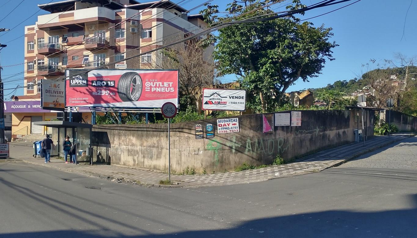 Terreno comercial com duas frentes com 1.246,87 m, sendo 22,80 metros de frente com Rua Amazonas e 51 metros de frente com Rua Portugal. — foto 2