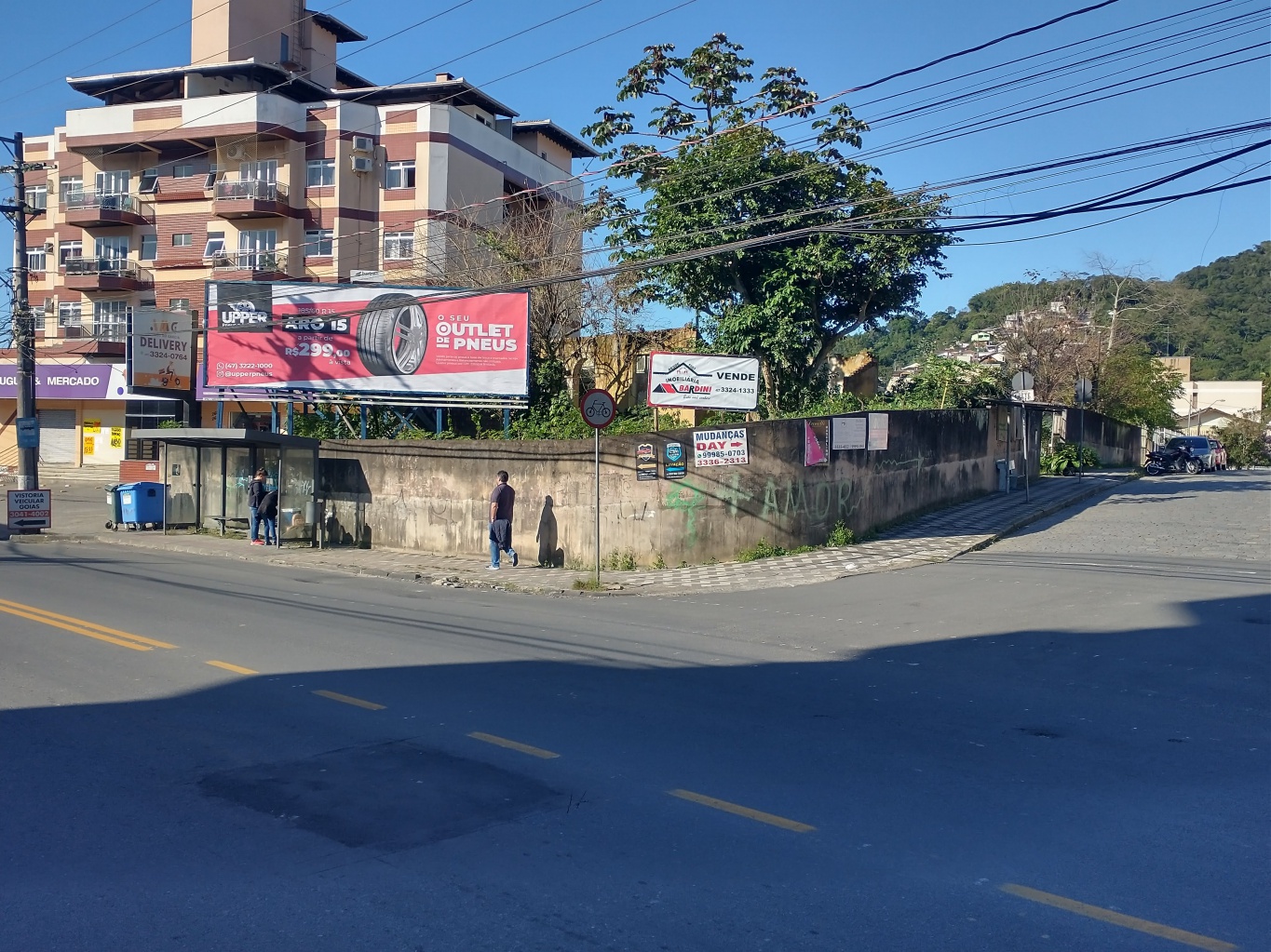 Terreno comercial com duas frentes com 1.246,87 m, sendo 22,80 metros de frente com Rua Amazonas e 51 metros de frente com Rua Portugal. - foto 1