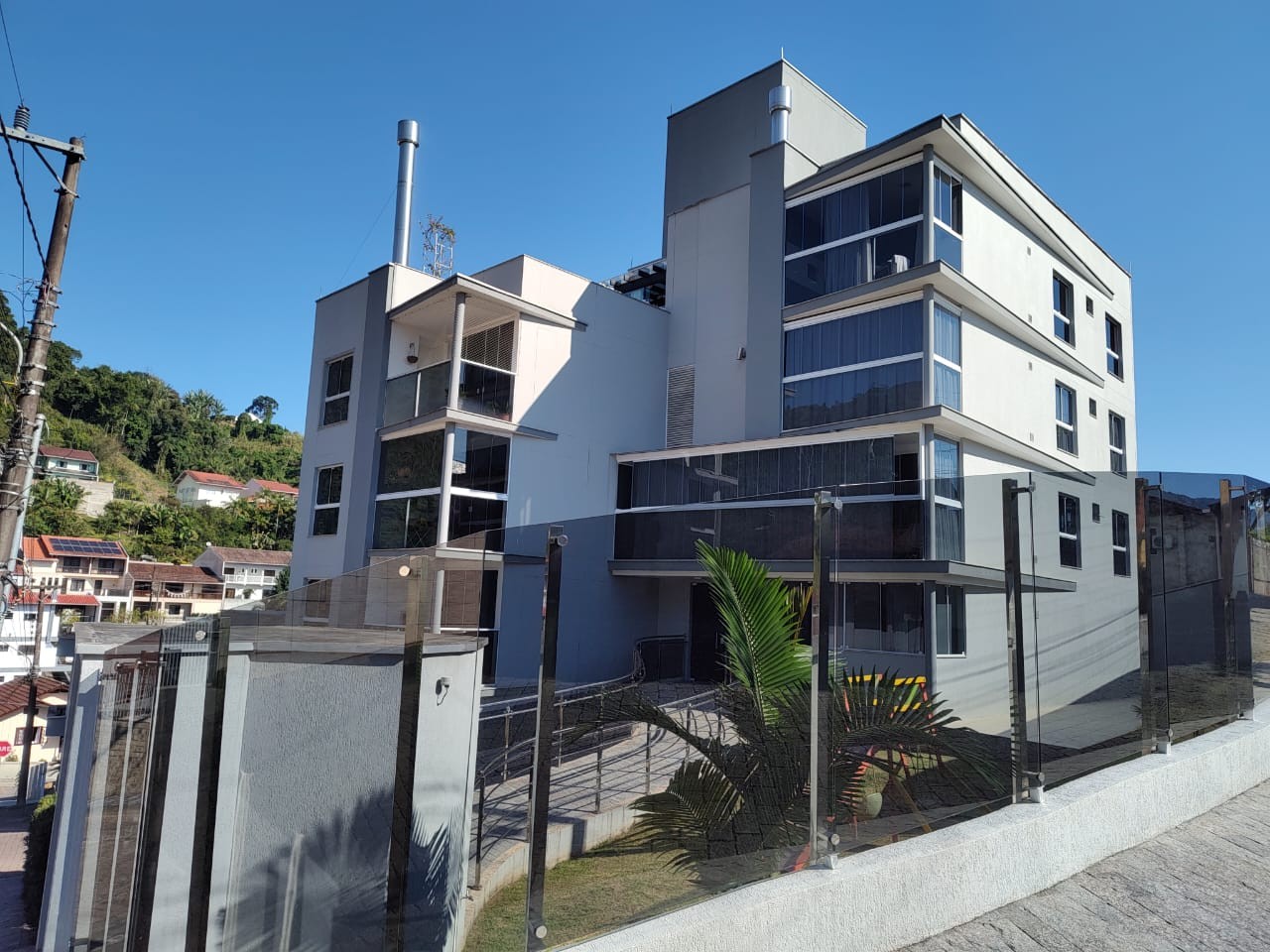 Lindo Apartamento de 02 dormitórios sendo 01 suíte no bairro Garcia em Blumenau, SC. - foto 1