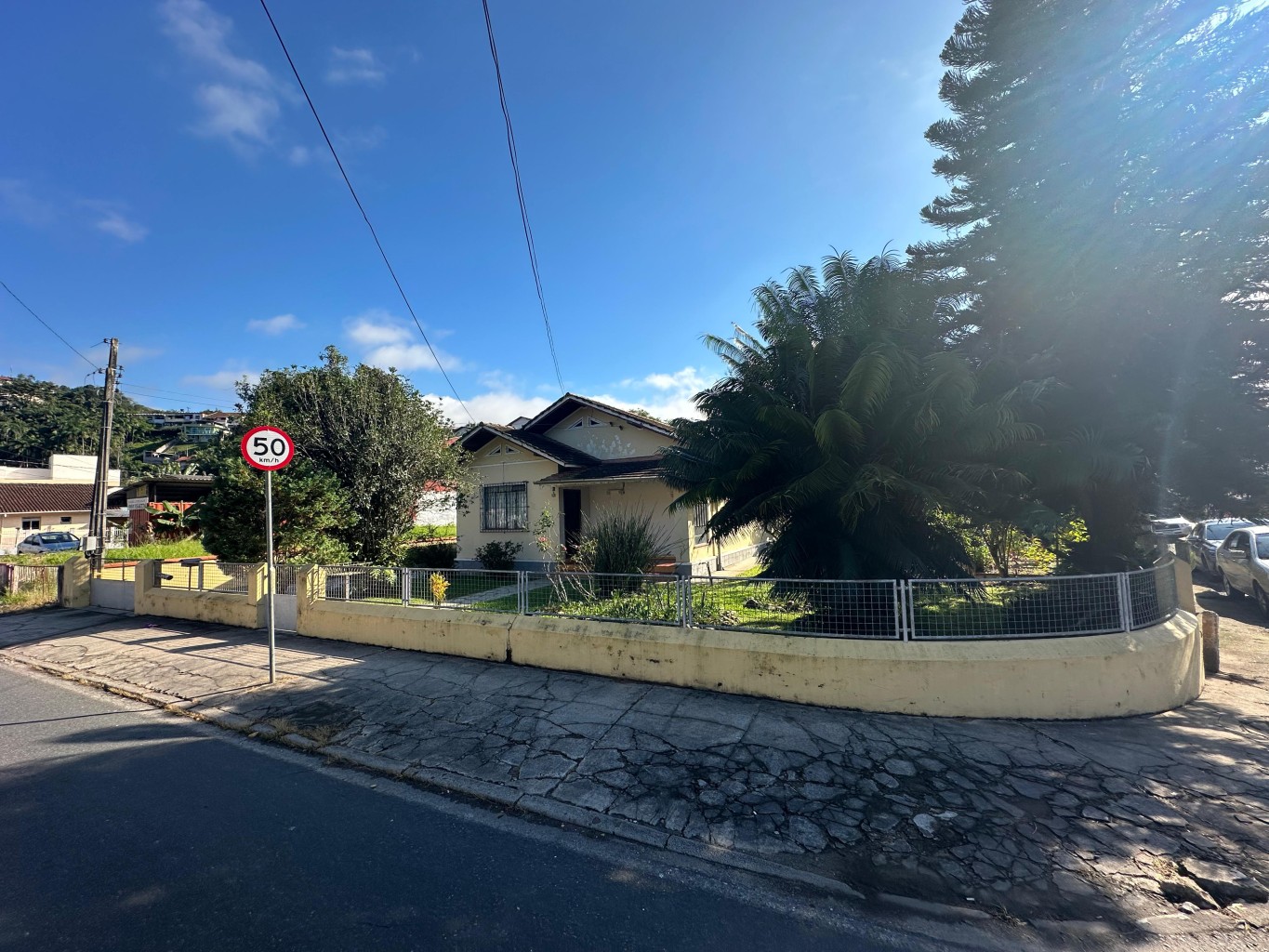 Casa a venda com amplo terreno de esquina no início da Rua Emilio Tallmann — foto 3