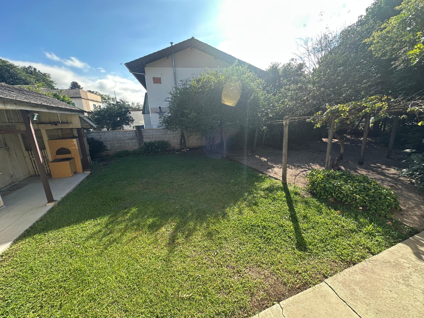 Casa a venda com amplo terreno de esquina no início da Rua Emilio Tallmann — foto 5