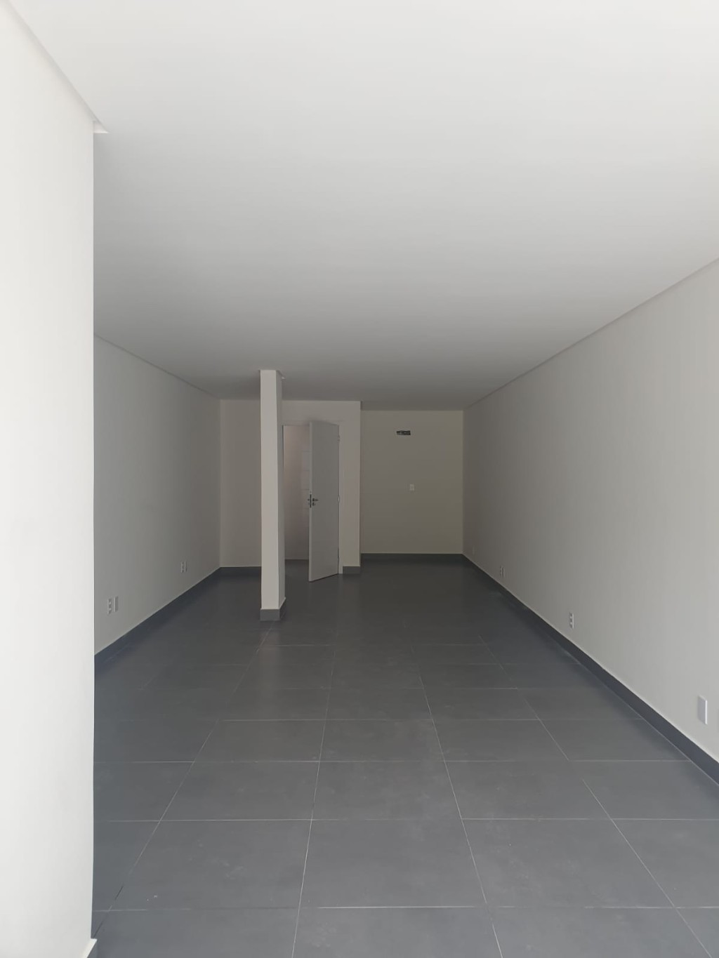 Sala comercial de 46m para venda no bairro Garcia em Blumenau, SC. — foto 2