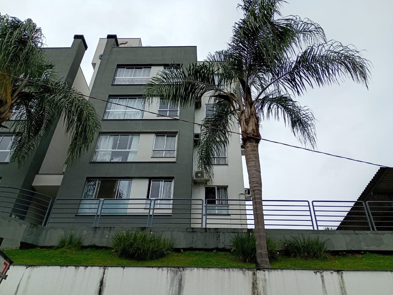 Lindo Apartamento de 03 dormitórios com móveis sob medida no bairro Fortaleza em Blumenau, SC. — foto 2