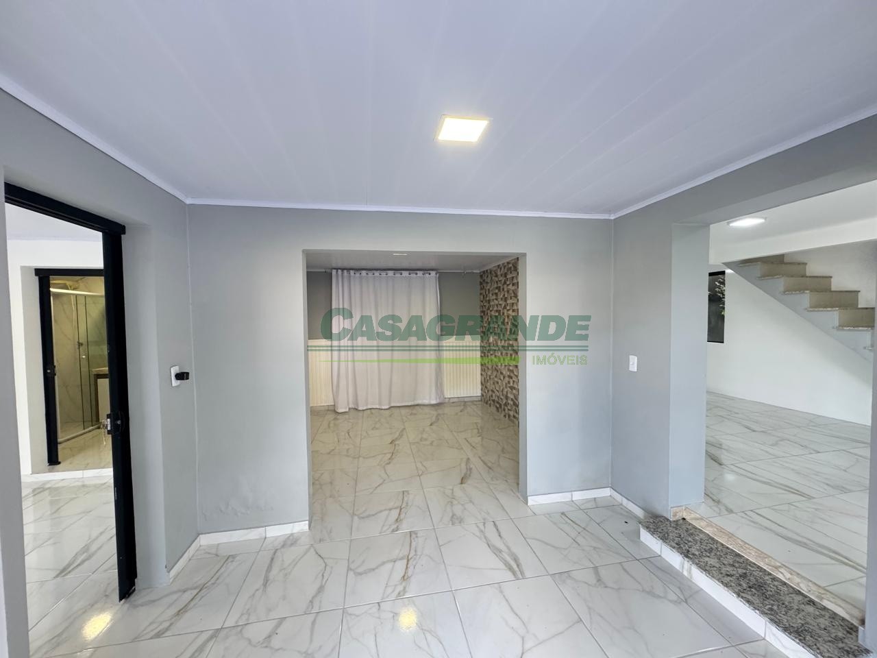 Ótima Casa no Bairro Água Verde em Blumenau com 5 Dormitórios (2 suítes) e 231 m. — foto 2