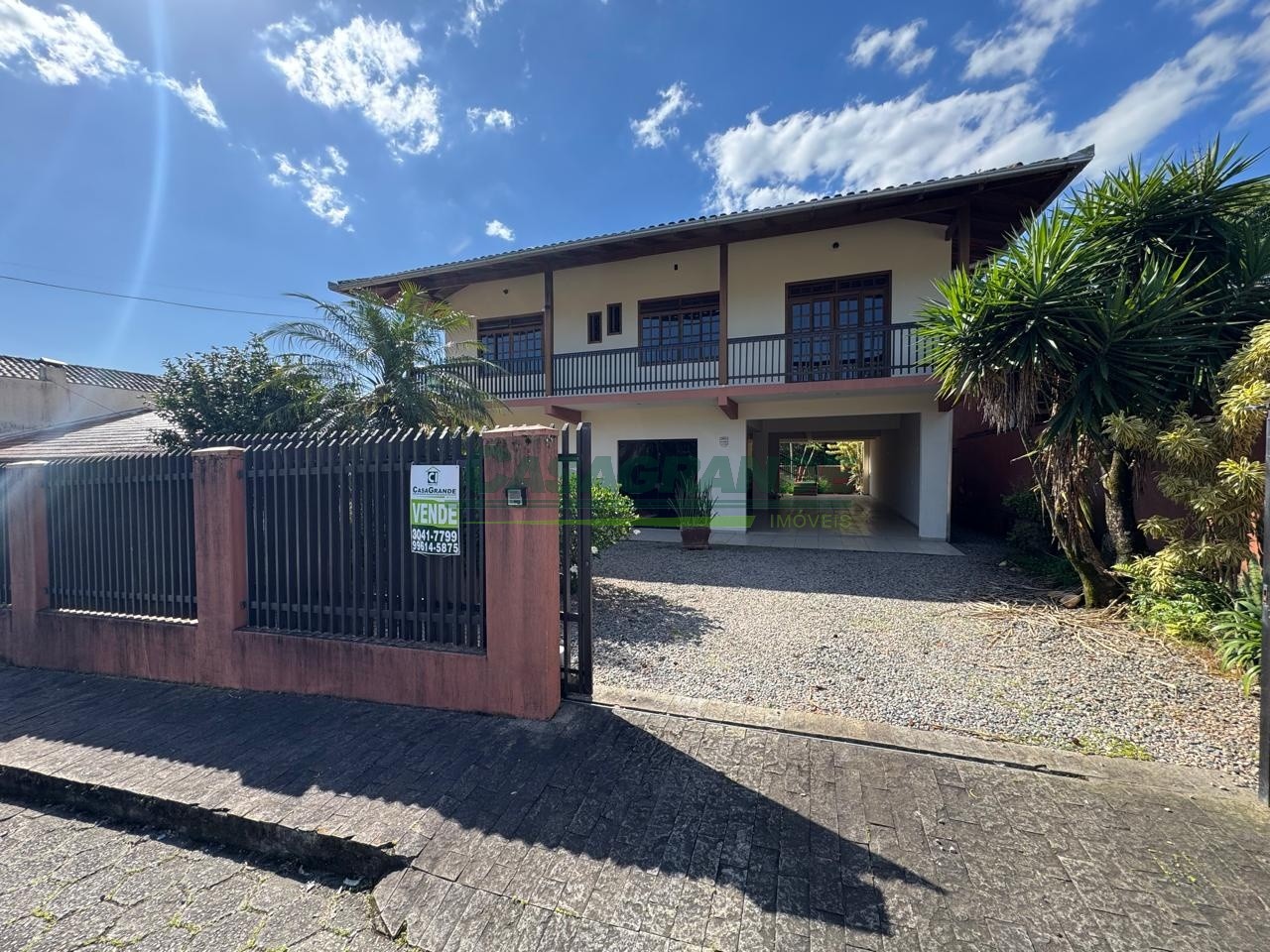 Ótima Casa no Bairro Salto Norte em Blumenau com 4 Dormitórios (1 suíte) e 380 m. - foto 1