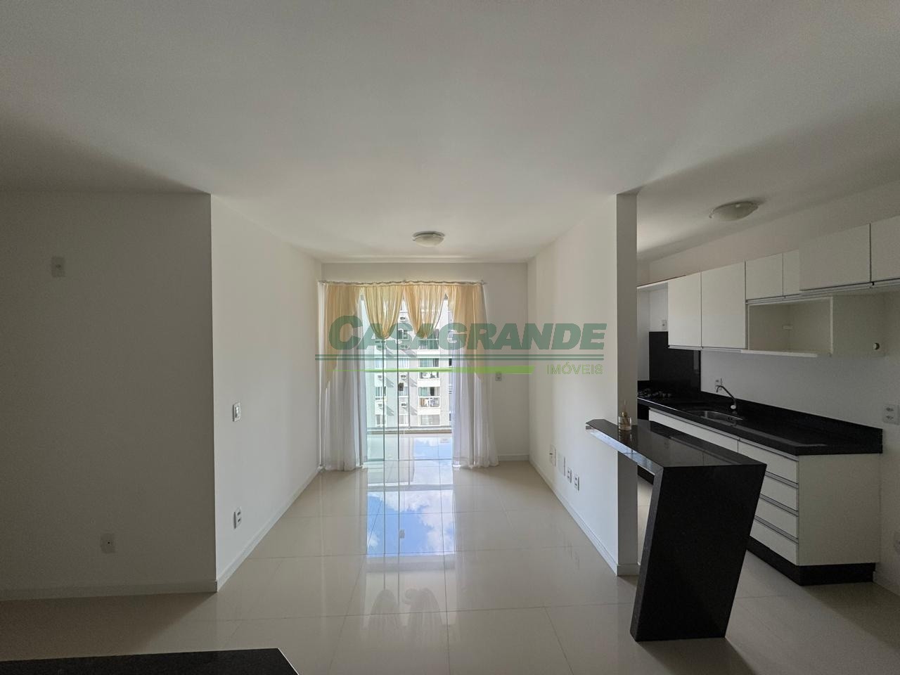 Apartamento em ótima localização no bairro Água Verde, próximo de escolas, mercados, padarias e diversos comércios, facilitando a rotina e permitindo resolver grande parte das necessidades do dia a dia sem precisar ir muito longe. — foto 3