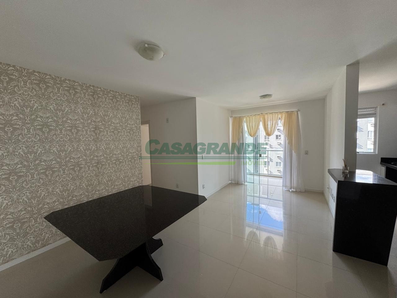 Apartamento em ótima localização no bairro Água Verde, próximo de escolas, mercados, padarias e diversos comércios, facilitando a rotina e permitindo resolver grande parte das necessidades do dia a dia sem precisar ir muito longe. — foto 4