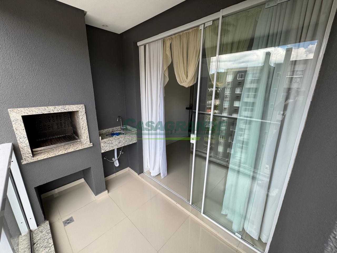 Apartamento em ótima localização no bairro Água Verde, próximo de escolas, mercados, padarias e diversos comércios, facilitando a rotina e permitindo resolver grande parte das necessidades do dia a dia sem precisar ir muito longe. — foto 7