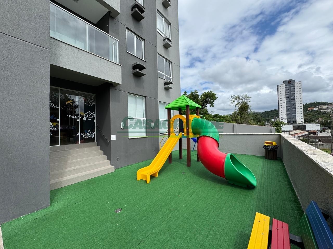 Apartamento em ótima localização no bairro Água Verde, próximo de escolas, mercados, padarias e diversos comércios, facilitando a rotina e permitindo resolver grande parte das necessidades do dia a dia sem precisar ir muito longe. — foto 2