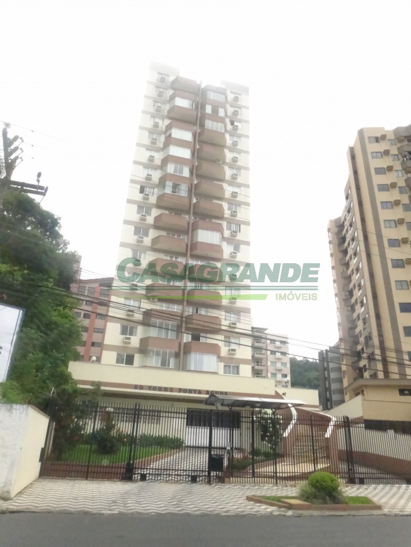 Cobertura Duplex no bairro Ponta Aguda, 2 suítes com móveis sob medida: Parte inferior: 1 suíte, sala, cozinha, área de serviço, sacada. - foto 1