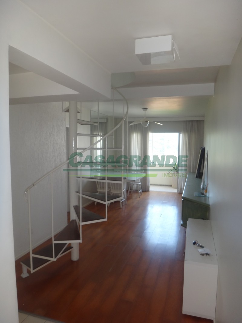 Cobertura Duplex no bairro Ponta Aguda, 2 suítes com móveis sob medida: Parte inferior: 1 suíte, sala, cozinha, área de serviço, sacada. — foto 3