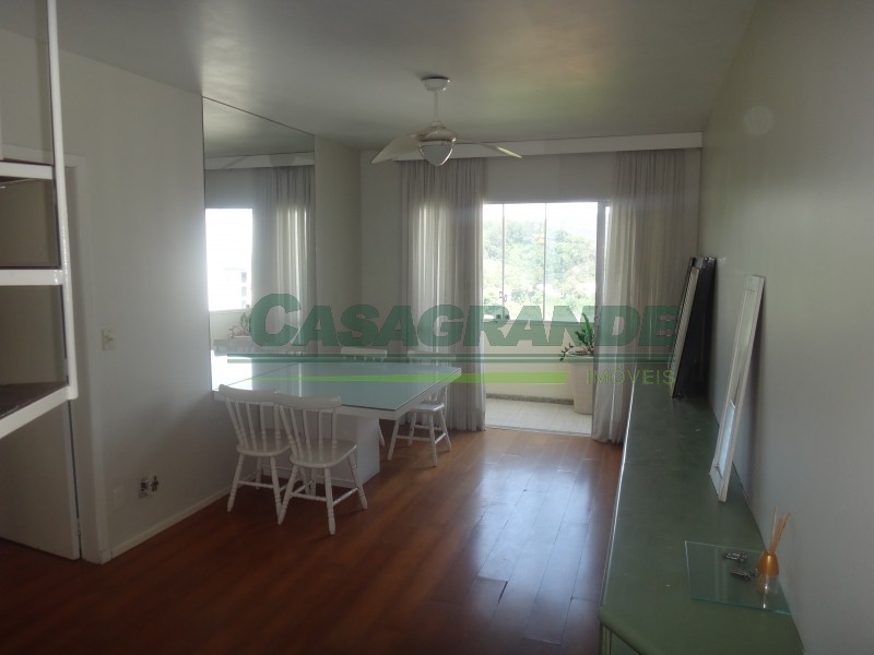 Cobertura Duplex no bairro Ponta Aguda, 2 suítes com móveis sob medida: Parte inferior: 1 suíte, sala, cozinha, área de serviço, sacada. — foto 5