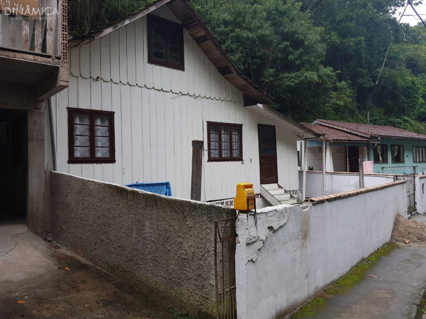 Vende duas casas no mesmo terreno no bairro rua da Gloria, Blumenau.